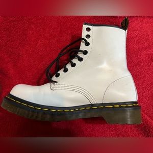 Doc Martens Women’s Size 6 White Boots Air Wair Bouncing Soles 11821 8-eye
